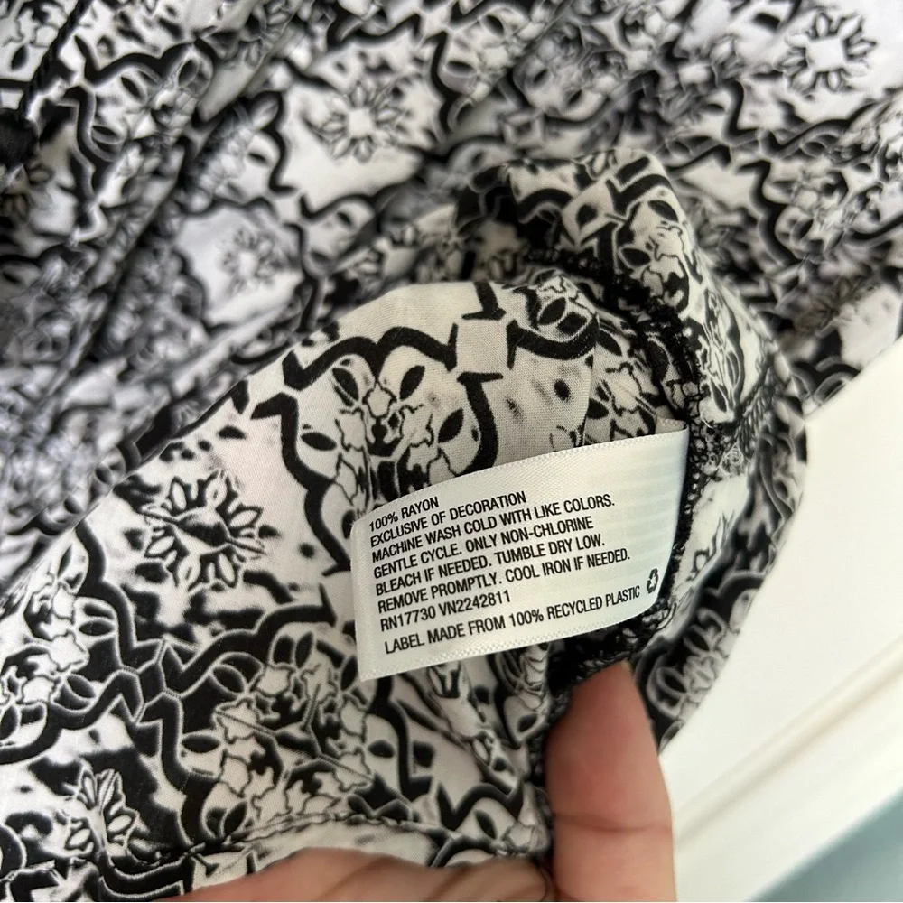 Ava & Viv Covered Button Black and White‎ Patterned Blouse 3/4 Sleeve - Picture 7 of 8